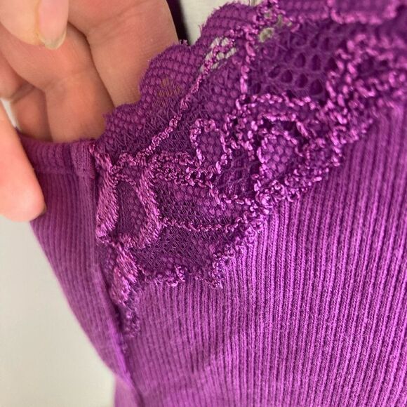 Chicos lace trimmed ribbed camisole w/ adjustable straps🦋. (3) - Picture 5 of 10